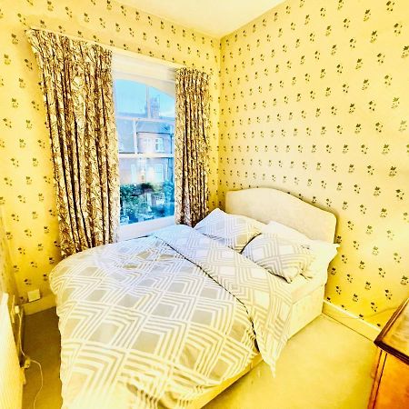 לונדון New Lovely 2-Bedroom Condo In Chelsea מראה חיצוני תמונה